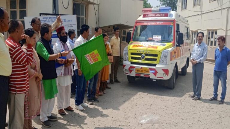 सीएचसी कुनिहार को मिली नई 108 एम्बूलेंस