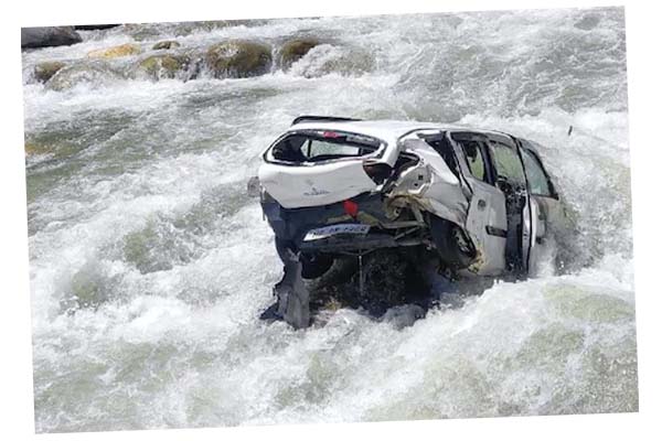 आधी रात को अपने दोस्त की कार लेकर किस कारण से निकला युवक, ब्यास नदी में गिरा, लापता