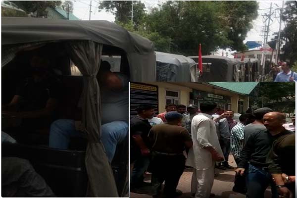 सोलन: ऑटो चालक की पिटाई के बाद ऑटो यूनियन का सिटी पुलिस चौकी में हंगामा