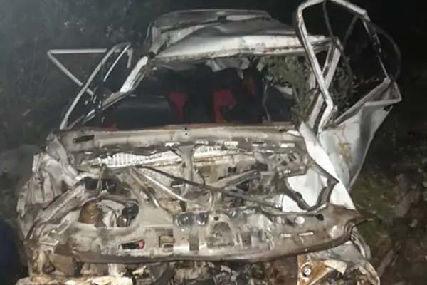 रामपुर में 100 मीटर गहरी खाई में गिरी कार, मां-बेटी समेत 4 की मौत, 2 घायल