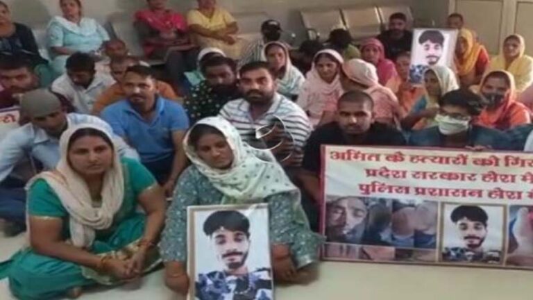 अमित के परिजनों का एसपी ऑफिस में धरना, बोले- नशा मुक्ति केंद्र संचालकों पर दर्ज हो हत्या का केस