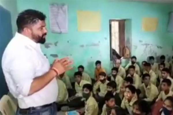 विधानसभा उपाध्यक्ष हंसराज ने स्‍कूल के बच्चे को जड़ा थप्पड़, वीडियो हुई वायरल