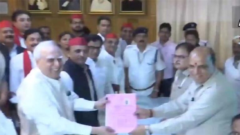 कांग्रेस का हाथ छोड़ अखिलेश की साईकिल पर सवार हुए कपिल सिब्बल