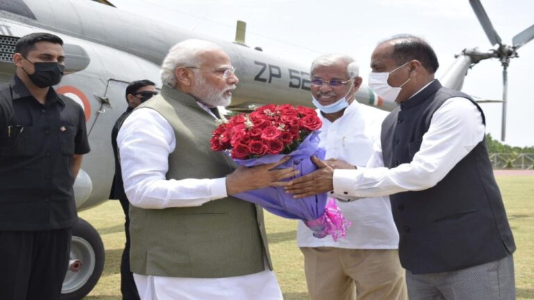 मुख्य सचिवों के पहले तीन दिवसीय राष्ट्रीय सम्मेलन में भाग लेने के लिए पीएम मोदी धर्मशाला पहुंचे