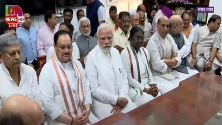 राष्ट्रपति पद की उम्मीदवार द्रौपदी मुर्मू ने दाखिल किया नामांकन, PM मोदी समेत तमाम बड़े नेता रहे मौजूद