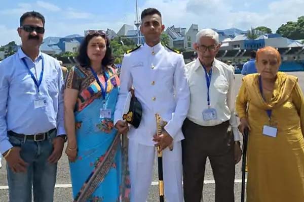 हमीरपुर के अभिमन्यु नेवी में बने सब लेफ्टिनेंट, पुणे में होंगे तैनात