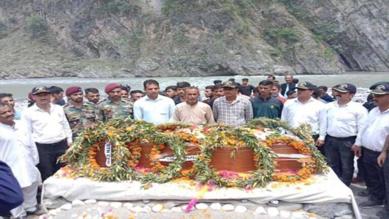 सैन्य सम्मान के साथ सैनिक टीकाराम को सैकड़ों लोगों ने दी अंतिम विदाई