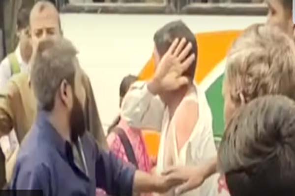 हमीरपुर: नाबालिग छात्राओं से छेड़छाड़ का आरोप,बस स्टेंड पर शख्स की हुई पिटाई, वीडियो वायरल