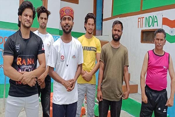 हिमाचल के पहले घरेलू जिम देखने आए इंडियन आइडल व संगीत प्रेमियों ने दिया "नशा छोड़ो बॉडी बनाओ" का संदेश