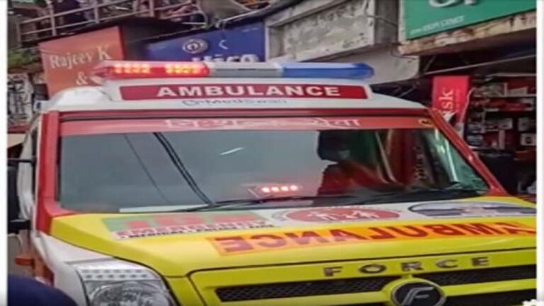 शिमला के लोअर बाजार में फंसी एंबुलेंस, तड़पती रही महिला मरीज