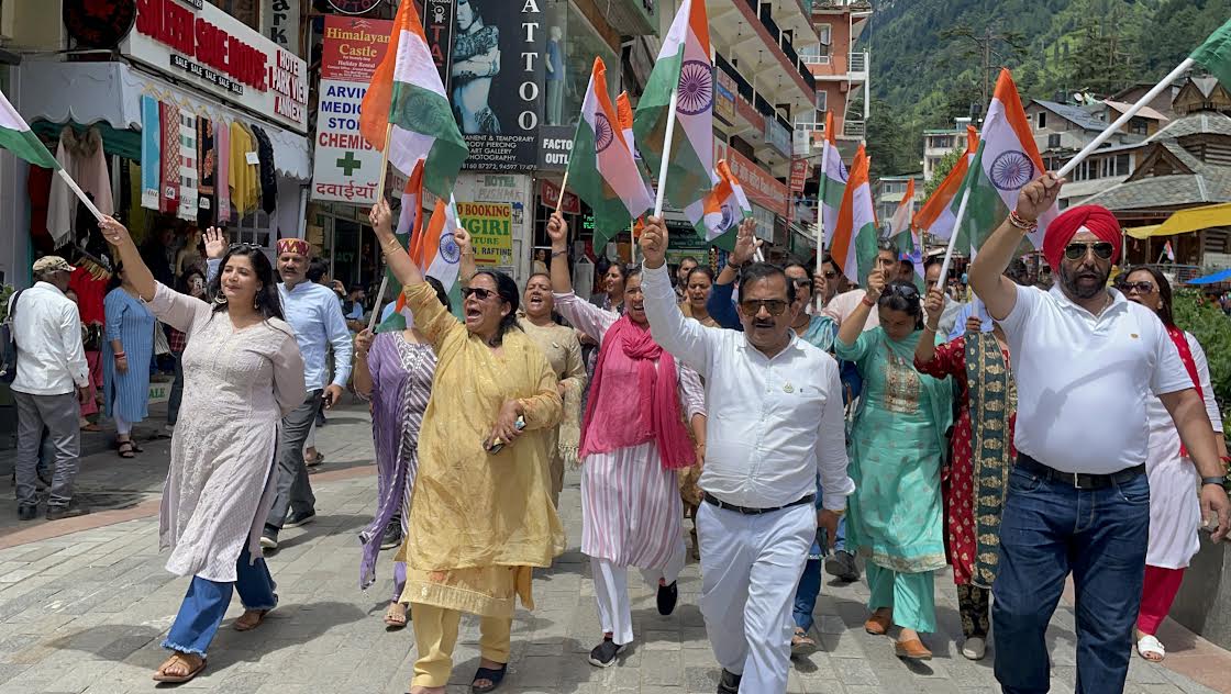 तिरंगा यात्राओं व बाईक रैलियों से गुलजार रहा कुल्लू-मनाली