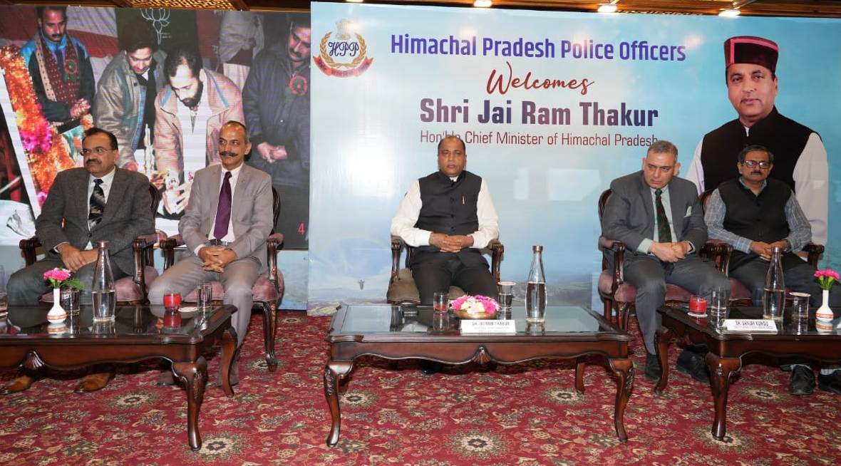 सीएम ने पुलिस अधिकारियों के वर्दी भत्ते में की वृद्धि की घोषणा,3675रु. से बढ़ाकर 15,000रु. किया