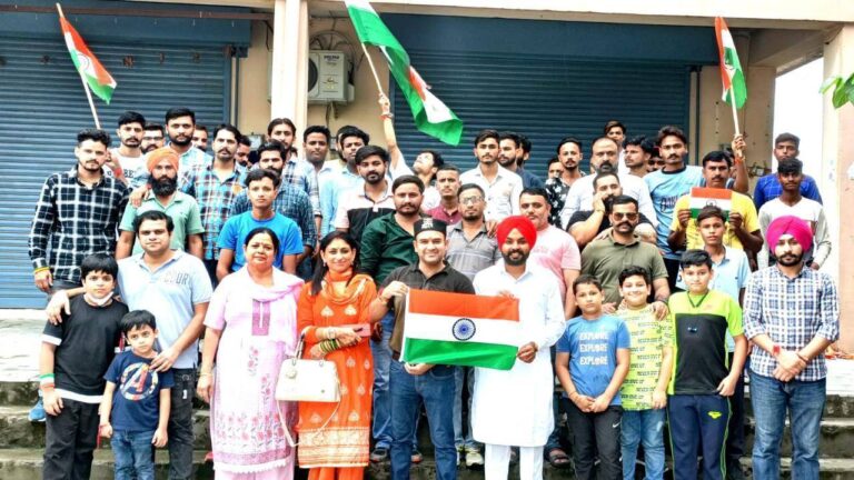 आम आदमी पार्टी ने दून विधानसभा क्षेत्र में निकाली तिरंगा यात्रा