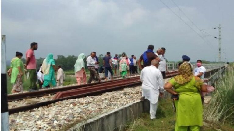 अंब के गोन्दपुर बनेहड़ा में ट्रेन की चपेट में आने से 19 वर्षीय युवती की मौत