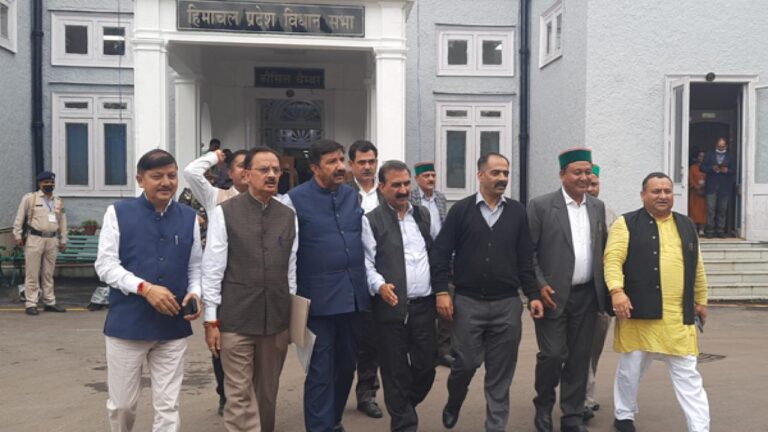 मानसून सत्र: अविश्वास प्रस्ताव पर चर्चा का समय न देने पर विपक्ष ने किया सदन से वॉकआउट