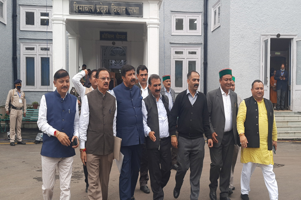 मानसून सत्र: अविश्वास प्रस्ताव पर चर्चा का समय न देने पर विपक्ष ने किया सदन से वॉकआउट