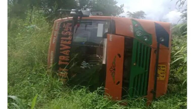 मंडी: खलयाणा के पास निजी बस दुर्घटनाग्रस्त होने से 3 यात्री घायल, 2 की हालत गंभीर