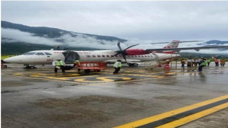 भुतंर हवाई अड्डे पर पहली बार उतरा 42 सीटर विमान, ऐसे हुआ स्वागत