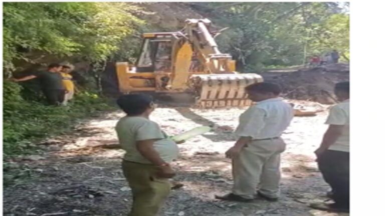 खबर का असर: सैंज घाटी के 5 पंचायतों को जोड़ने वाला रोड छोटी गाड़ी के लिए खुला