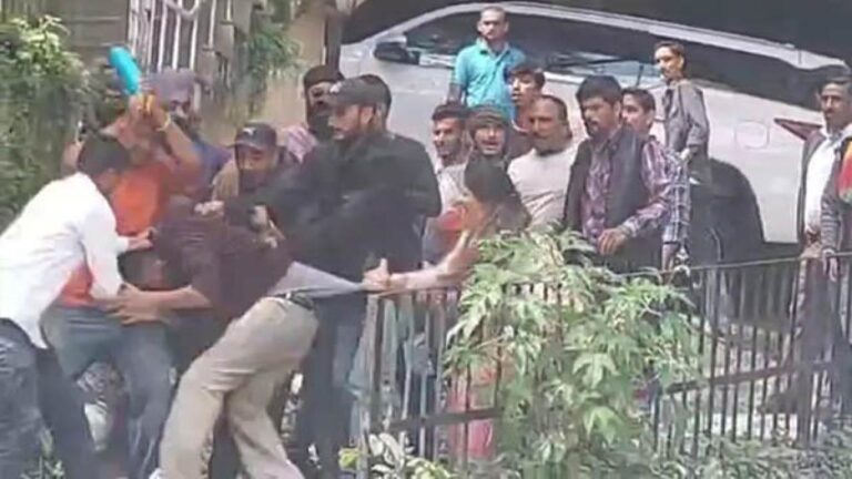 शिमला: लक्कड़ बाजार बस स्टैंड के पास हंगामा, पुरानी रंजिश के चलते दो गुटों में जमकर चले लात-घूसे