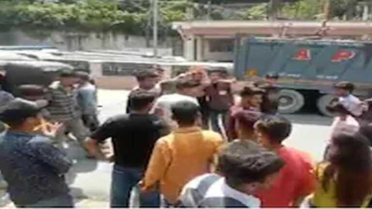 मंडी कॉलेज में ABVP और SFI वर्करों में भिड़ंत, जमकर चले लात घूंसे, 6 छात्र घायल