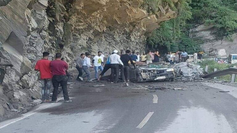पंडोह के जोगनी मंदिर के पास