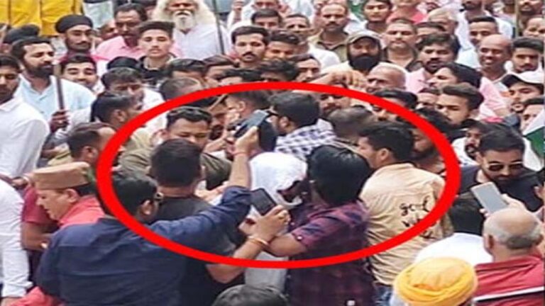 कांग्रेस की रोजगार संघर्ष यात्रा : नाहन में विक्रमादित्य की रैली में आपस में भिड़े कांग्रेस कार्यकर्ता