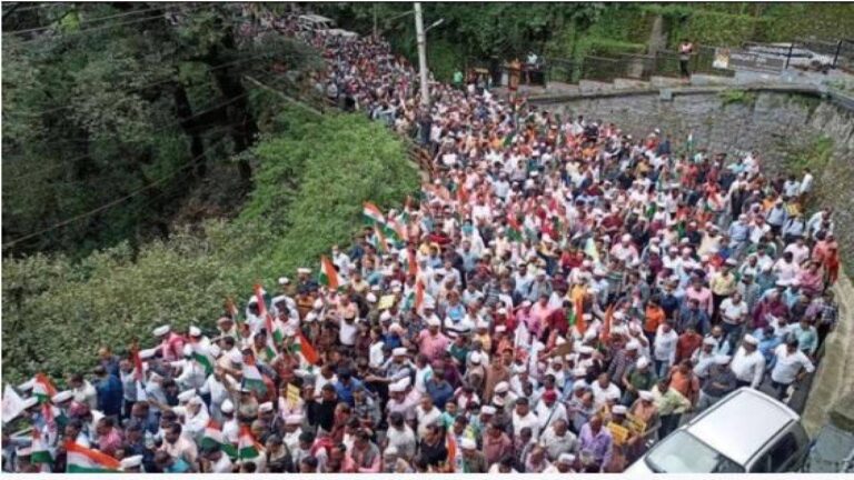 पुरानी पेंशन बहाली के लिए प्रदर्शन : कर्मचारियों का फूटा गुस्सा, सरकार के खिलाफ नारेबाजी