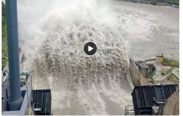 अलर्ट: ब्यास नदी का जलस्तर बढ़ने से पंडोह डैम के सभी गेट खोले, नदी के समीप नहीं जाने की एडवाइजरी जारी....