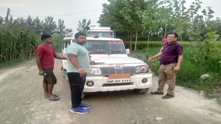 इंदौरा: ओवेरलोड वाहनो के काटे चालान, खनन सामग्री लेकर जा रहे थे वाहन