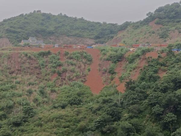 ।परवाणू व टिपरा में नहीं थम रहा सड़े हुए सेब फेंकने का सिलसिला