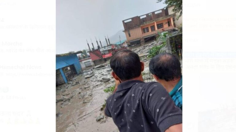 ब्रेकिंग! धर्मशाला के खनियारा इंद्रूनाग में बादल फटा, दुकानों को हुआ भारी नुकसान