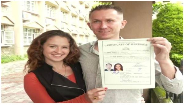 धर्मशाला: रूस व यूक्रेन के दंपती ने हिंदू रीति रिवाज में विवाह के बाद करवाया पंजीकरण