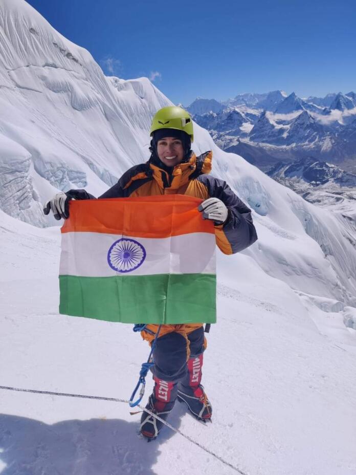 हिमाचल प्रदेश की ईशानी जम्बाल 'माउंट चो ओयू पीक' (Mount Cho Oyu Peak) को फतह करने वाली पहली भारतीय महिला बन गई हैं। यह चोटी भारत के पड़ोसी देशों नेपाल (Nepal) और चीन (China) के मध्य स्थित है। दक्षिण की ओर से दुनिया की छठी सबसे ऊंची और कठिन चोटी पर 7200 मीटर की ऊंचाई तक हिमाचल प्रदेश की ईशानी पहुंच गईं हैं।