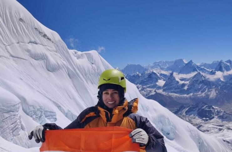हिमाचल प्रदेश की ईशानी जम्बाल 'माउंट चो ओयू पीक' (Mount Cho Oyu Peak) को फतह करने वाली पहली भारतीय महिला बन गई हैं। यह चोटी भारत के पड़ोसी देशों नेपाल (Nepal) और चीन (China) के मध्य स्थित है। दक्षिण की ओर से दुनिया की छठी सबसे ऊंची और कठिन चोटी पर 7200 मीटर की ऊंचाई तक हिमाचल प्रदेश की ईशानी पहुंच गईं हैं।