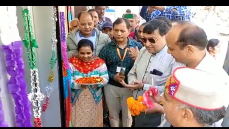 जोगिन्द्रा बैंक गढ़खल में एटीएम का बैंक चेयरमैन ने किया शुभारंभ