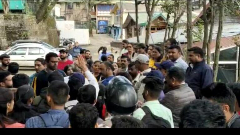 CRI कसौली में ठेकेदार के पास नौकरी के लिए आए बेरोजगारों से पैसों को मांग