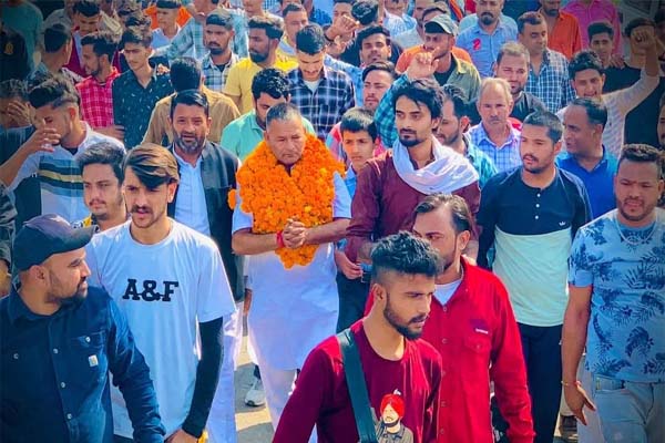 दून विधानसभा में कांग्रेस भाजपा के लिए चुनौती बने आजाद प्रत्याशी देशराज चौहान