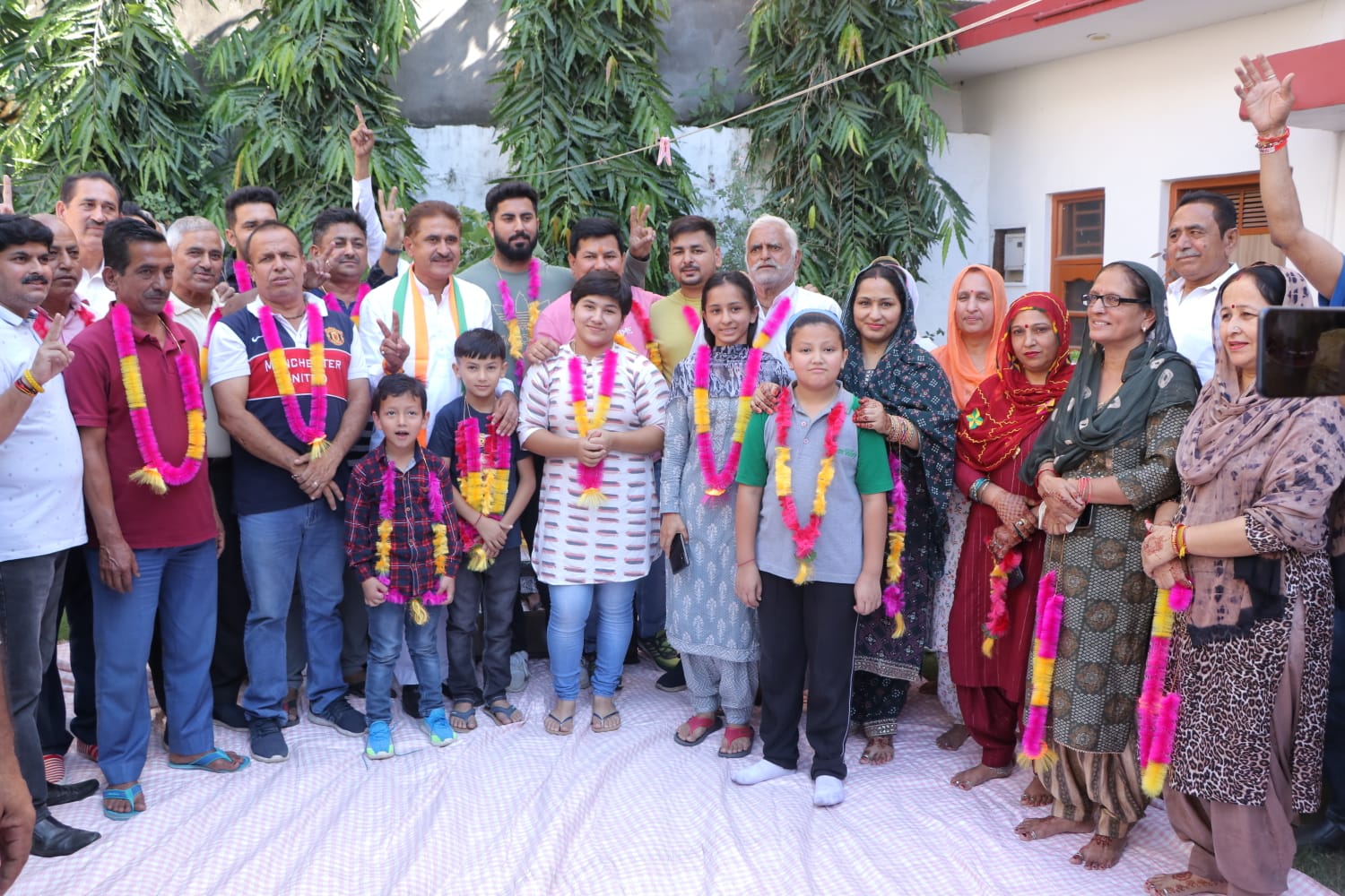 नगर परिषद बद्दी के वार्ड नंबर 1 व 2 के कई परिवार भाजपा को छोड़ कॉग्रेस में शामिल