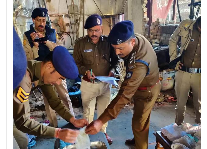 कुल्लू पुलिस ने आग के हवाले किया तस्करी के मामलों में पकड़ी गई नशे की खेप