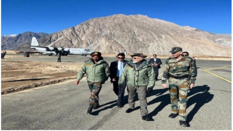 प्रधानमंत्री नरेंद्र मोदी पहुंचे करगिल, जवानों के साथ मनाएंगे दिवाली