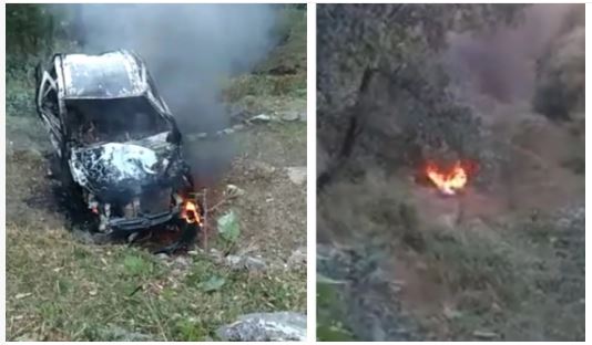 मंडी: खाई में गिरते ही कार के लगी आग, चालक ने कूदकर बचाई जान