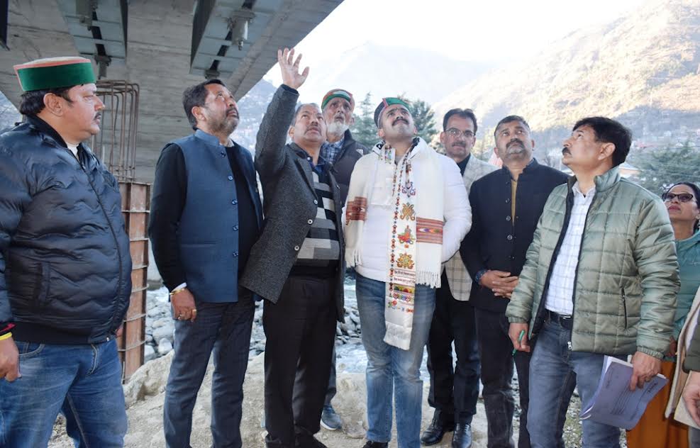 मत्री विक्रमादित्य ने किया भूतनाथ पुल का निरीक्षण