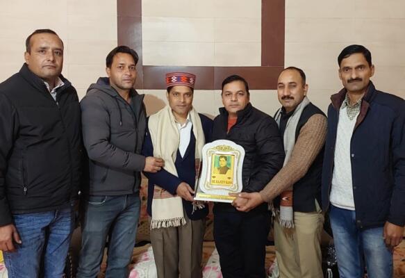 हिमाचल प्रदेश स्कूल लेक्चरर एसोसिएशन ने राजीव राणा को किया सम्मानित