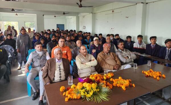 पूर्व मंत्री व विधायक सुखराम चौधरी केदारपुर स्कूल में परीक्षा पर चर्चा कार्यक्रम में लिया भाग