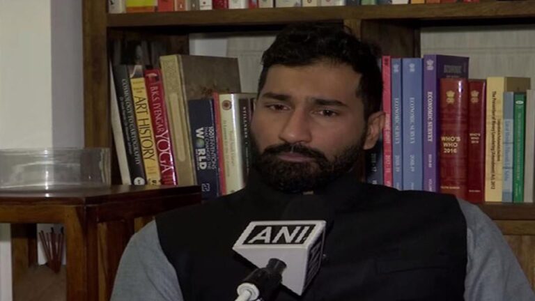 Anil K Antony Resigns