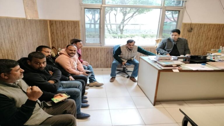 टकसाल पंचायत क्षेत्र से गार्वेज कलेक्शन बंद किये जाने को लेकर नगर परिषद में प्रांगण में बैठक सम्पन,   पंद्रह दिन बाद एसडीएम की अध्यक्षता में फ़िर होगी बैठक -