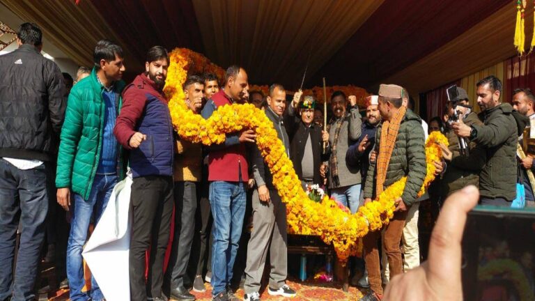 NPS कर्मचारी महासंघ ने विधानसभा अध्यक्ष श् कुलदीप पठानिया का सिहुंता में किया भव्य स्वागत