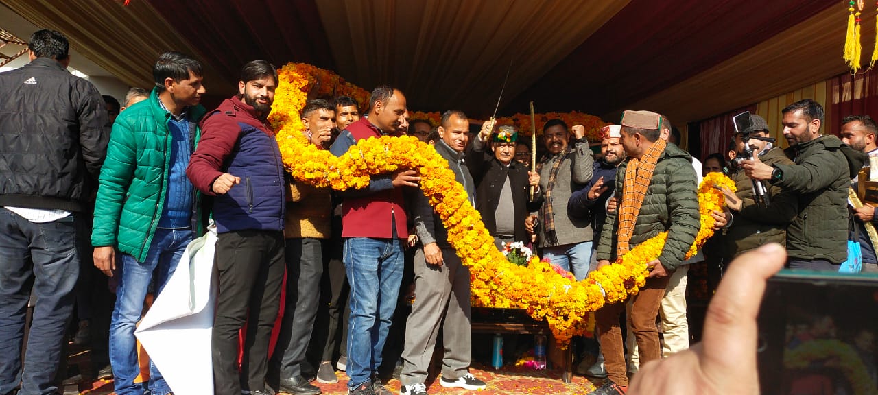 NPS कर्मचारी महासंघ ने विधानसभा अध्यक्ष श् कुलदीप पठानिया का सिहुंता में किया भव्य स्वागत