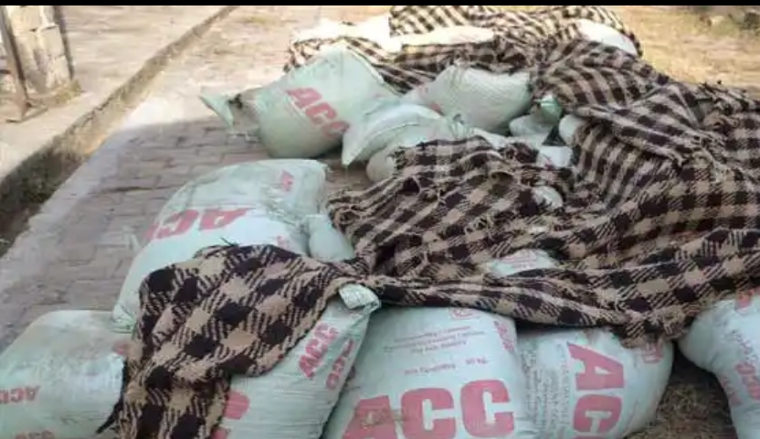 हमीरपुर पुलिस ने दुकान से बरामद किया 50 बैग सरकारी सीमेंट , मामला दर्ज